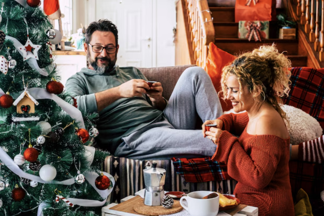 husband_wife_christmas_drinking_toomers_christmas_coffee